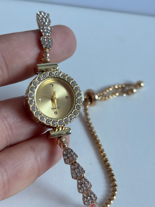 Glamorous Heart-Shaped -Encrusted Quartz Watch with Oval Alloy Case &amp; -Accented Band